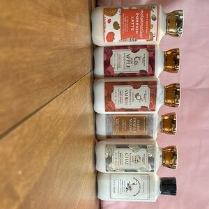 Bath & Body Works Moisturizer & Body Oil Set - White and Gold